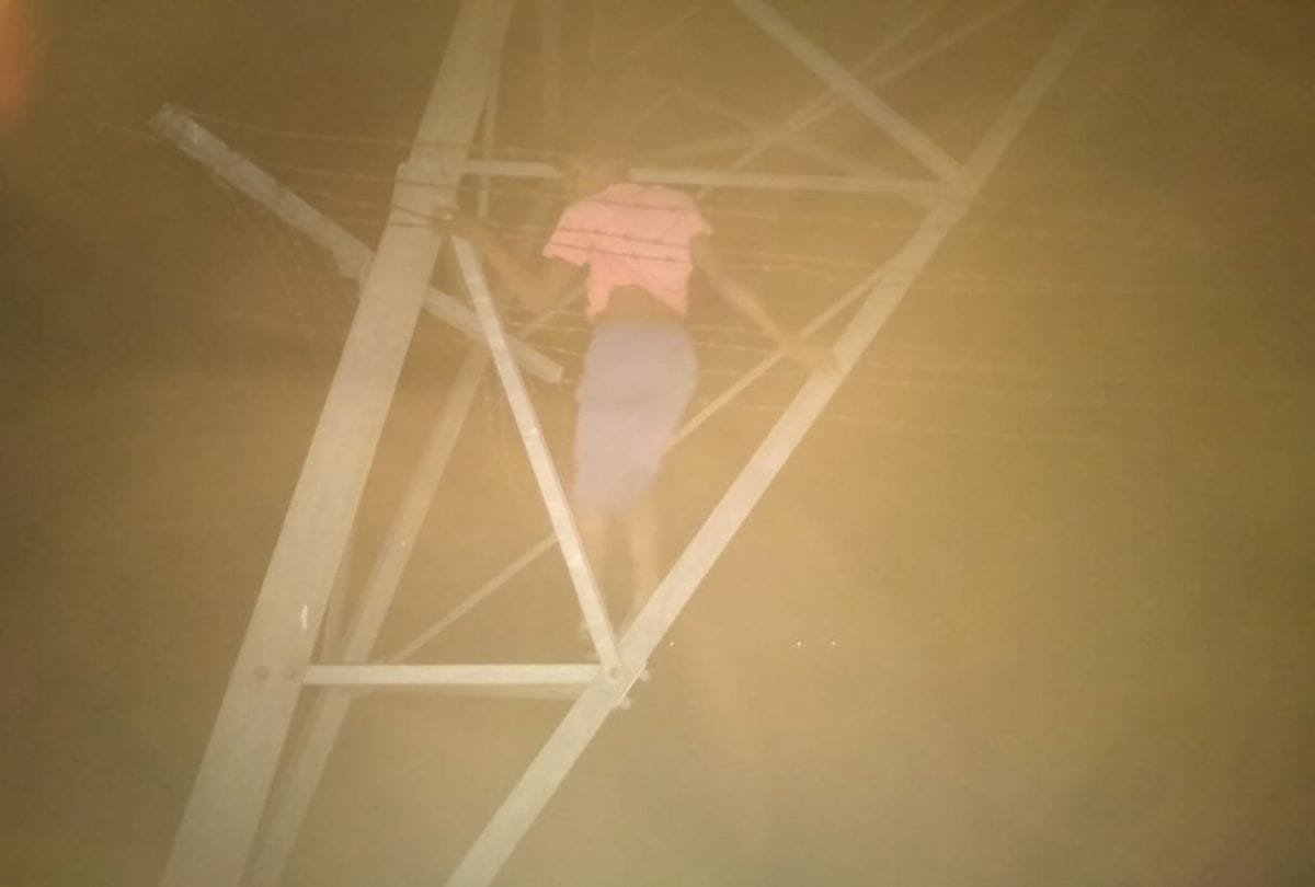 minor boy climbed the tower in firozabad