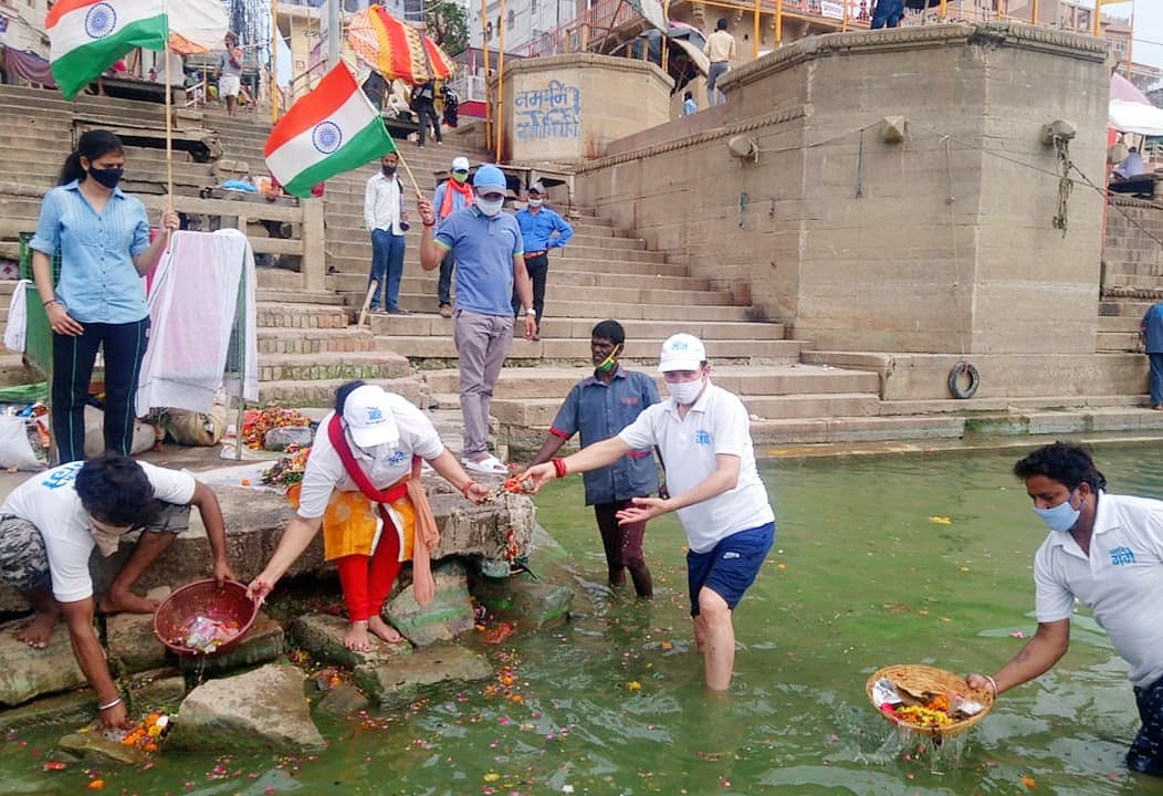 ganga water turns green in varanasi due to less flow namami gange pleaded to NMCG