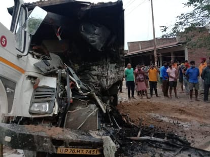 Jaunpur-Prayagraj highway accident: truck dumper collision driver and conductor died in fire