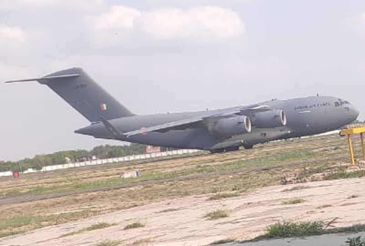 Kanpur: Army aircraft landed with an oxygen plant from France