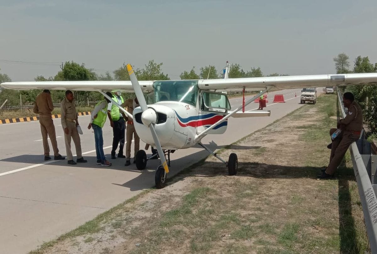 Emergency Landing Of Chartered Plane At Yamuna Expressway Both Pilots Safe