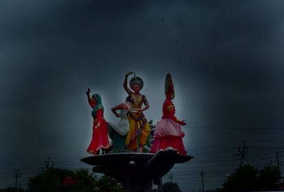 Effect of Yaas: Strong, light rain in cyclonic winds, scattered showers