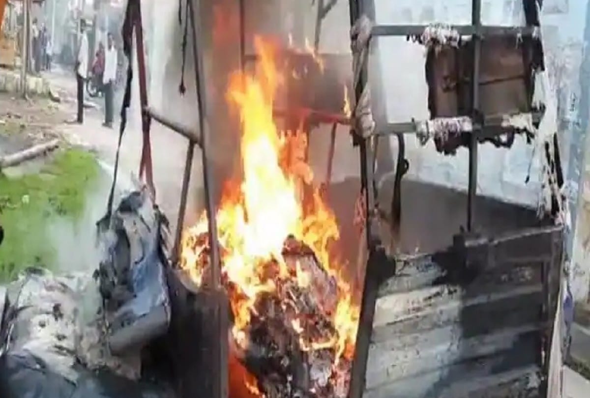 Bihar: auto driver burnt his own vehicle due to economic tightness, said - now it will be sold in junk