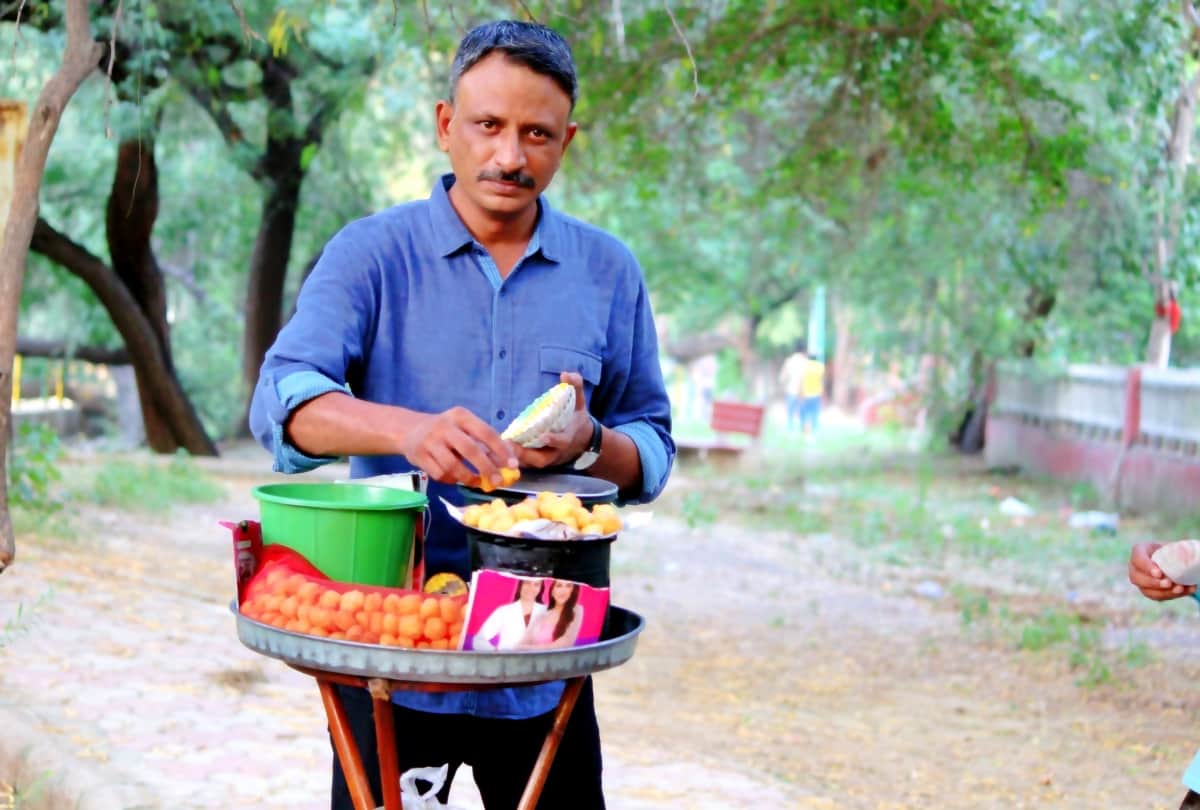 Rajesh Tailang mirzapur actor shared photo oh twitter looking as vendor post gone viral