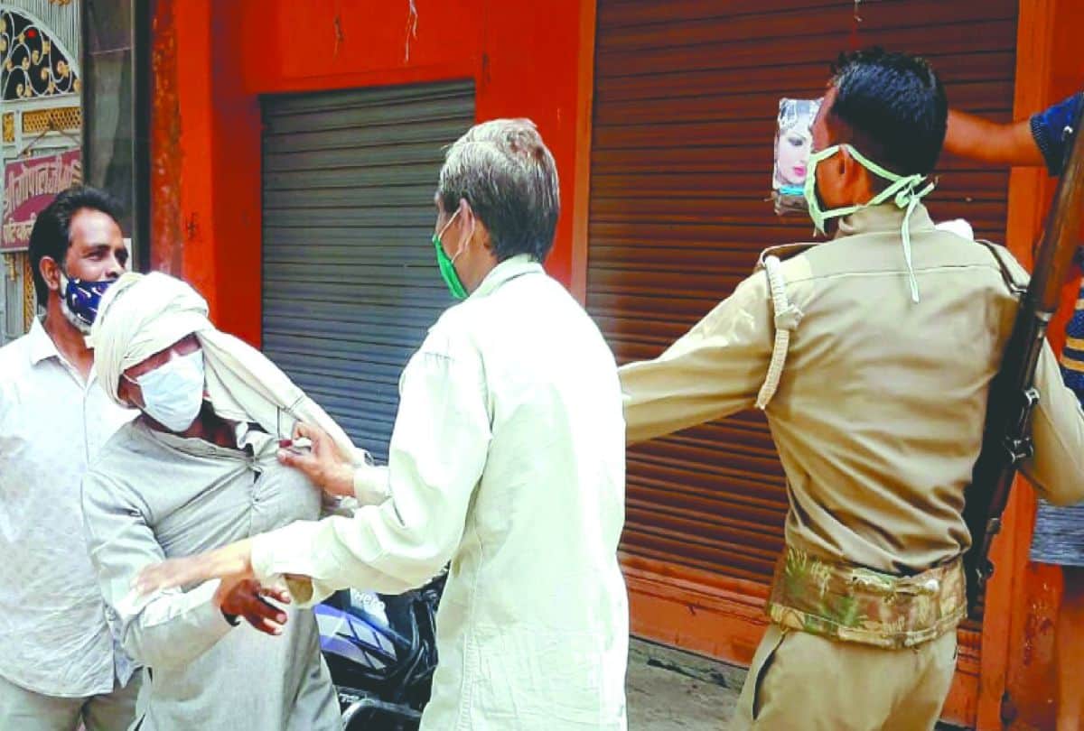 Villagers hide in sugarcane farms for fear of vaccination in kasganj