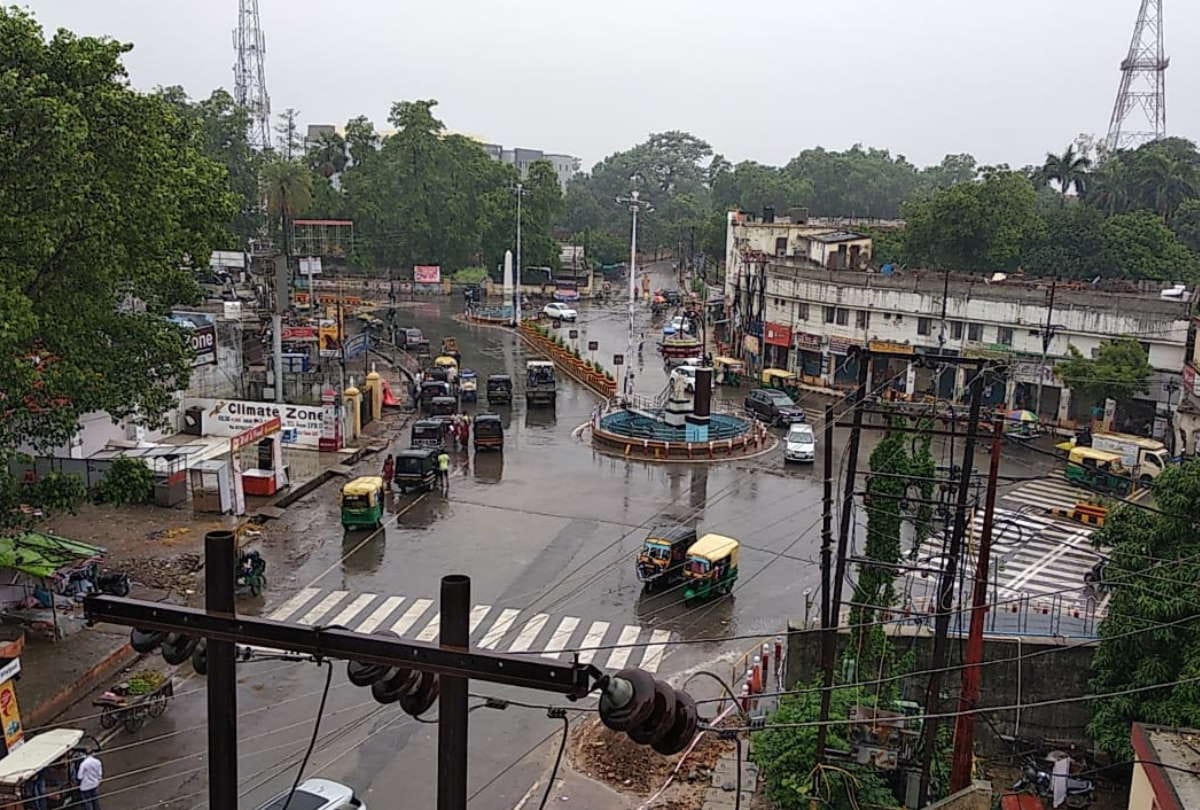 Yaas Cyclone Impact On Gorakhpur Weather Change Heavy rain with strong wind