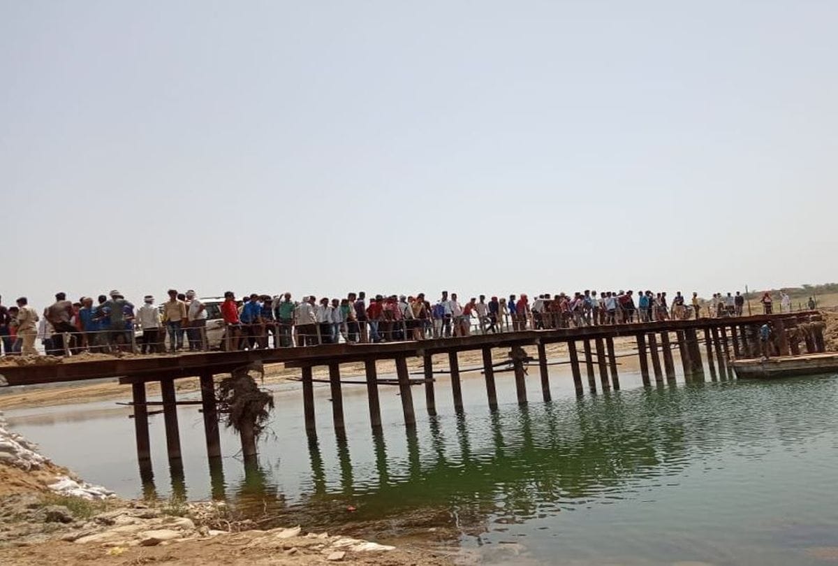young man died after drowning Chambal river in bah agra