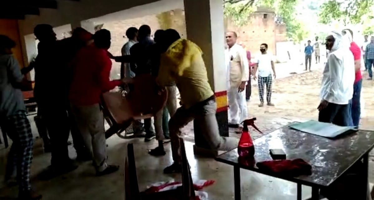 Two side clash fight in first meeting of gram panchayat in jaunpur