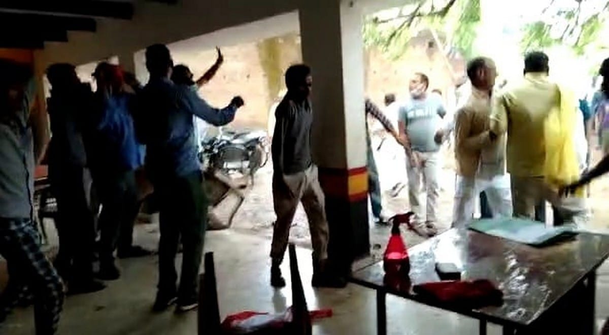 Two side clash fight in first meeting of gram panchayat in jaunpur