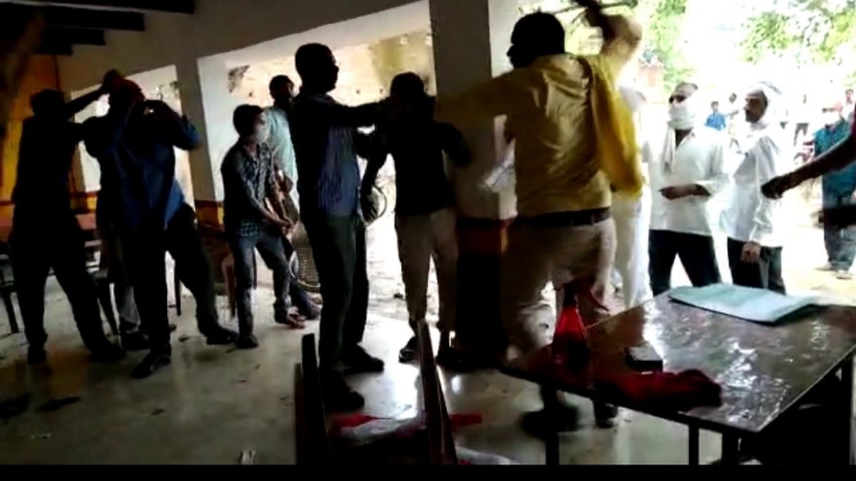 Two side clash fight in first meeting of gram panchayat in jaunpur
