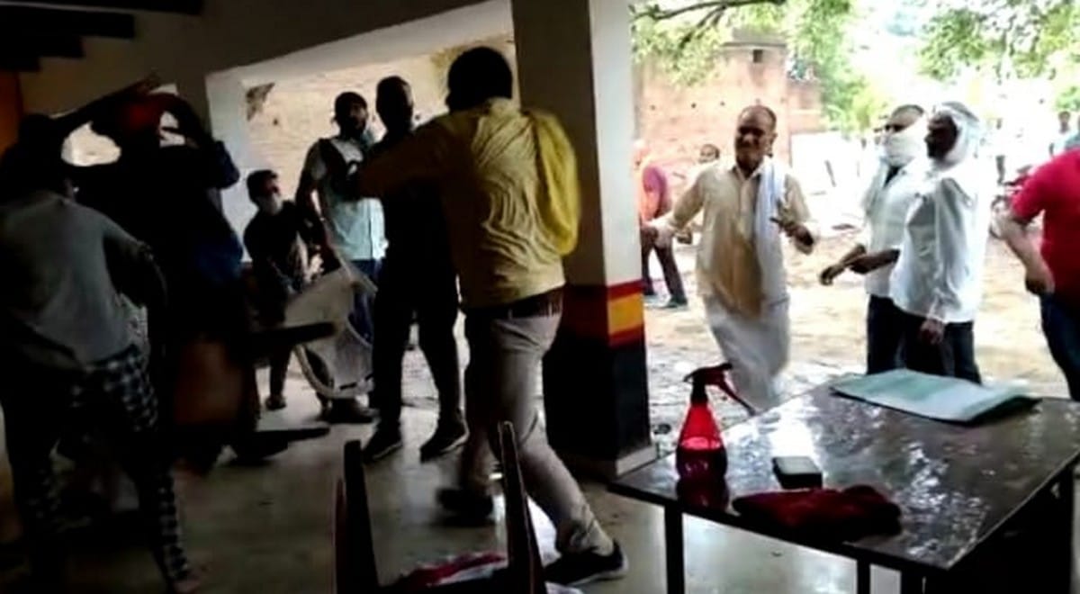 Two side clash fight in first meeting of gram panchayat in jaunpur