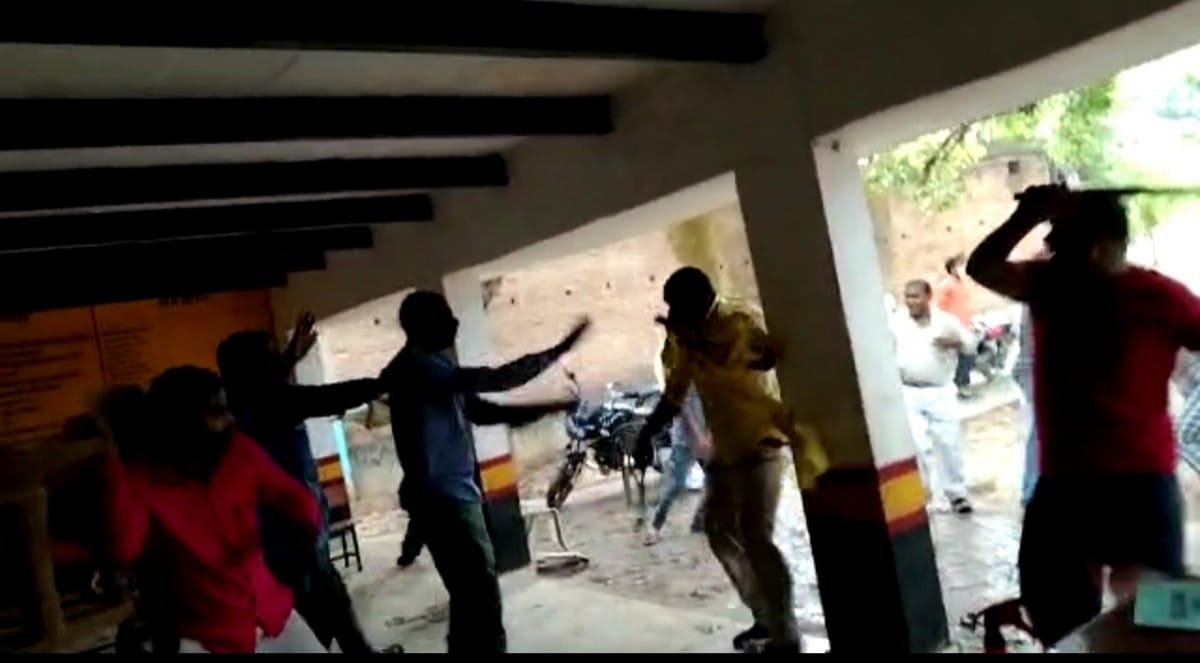 Two side clash fight in first meeting of gram panchayat in jaunpur