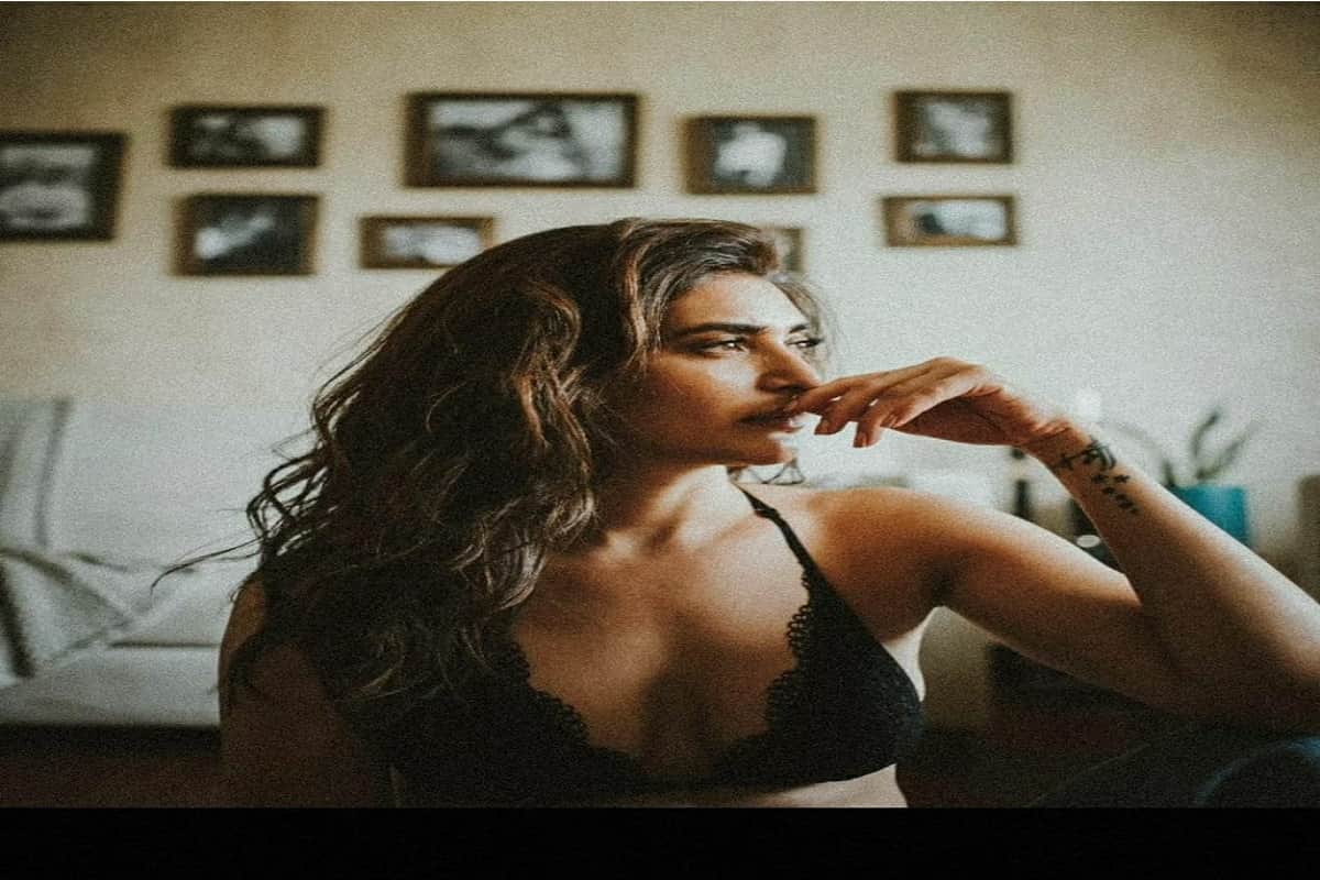 karishma tannas latest bold look in new pictures in hindi