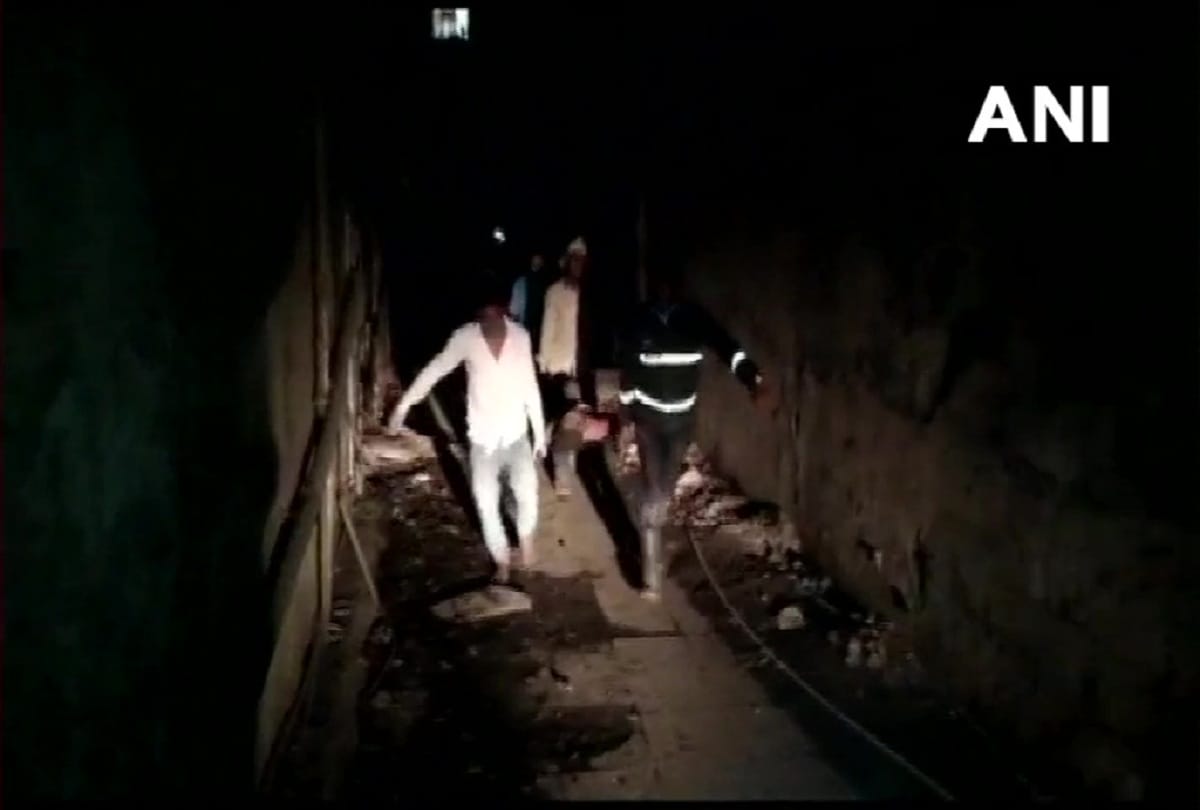 five people died after the slab of a residential building collapsed in Ulhasnagar of Thane district, Maharashtra