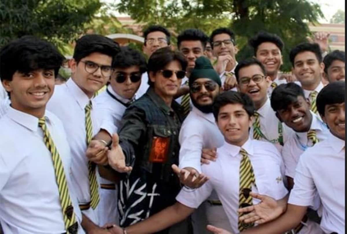 When Shahrukh Khan gave tour of his school talked about his funny school memory