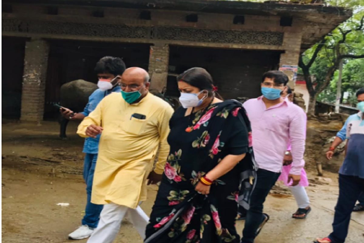 UP: Smriti Irani suddenly arrives in Amethi, inspects Kovid Hospital