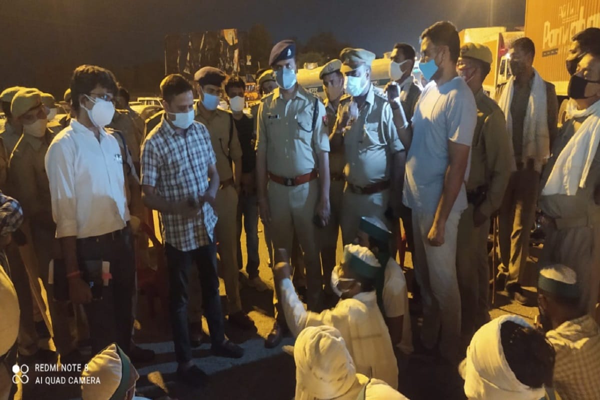 Meerut News: DM and SSP has reached to talk with BKU workers on Sivaya toll plaza but protest is continue