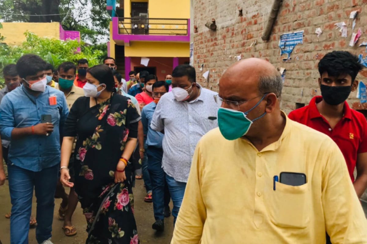 UP: Smriti Irani suddenly arrives in Amethi, inspects Kovid Hospital