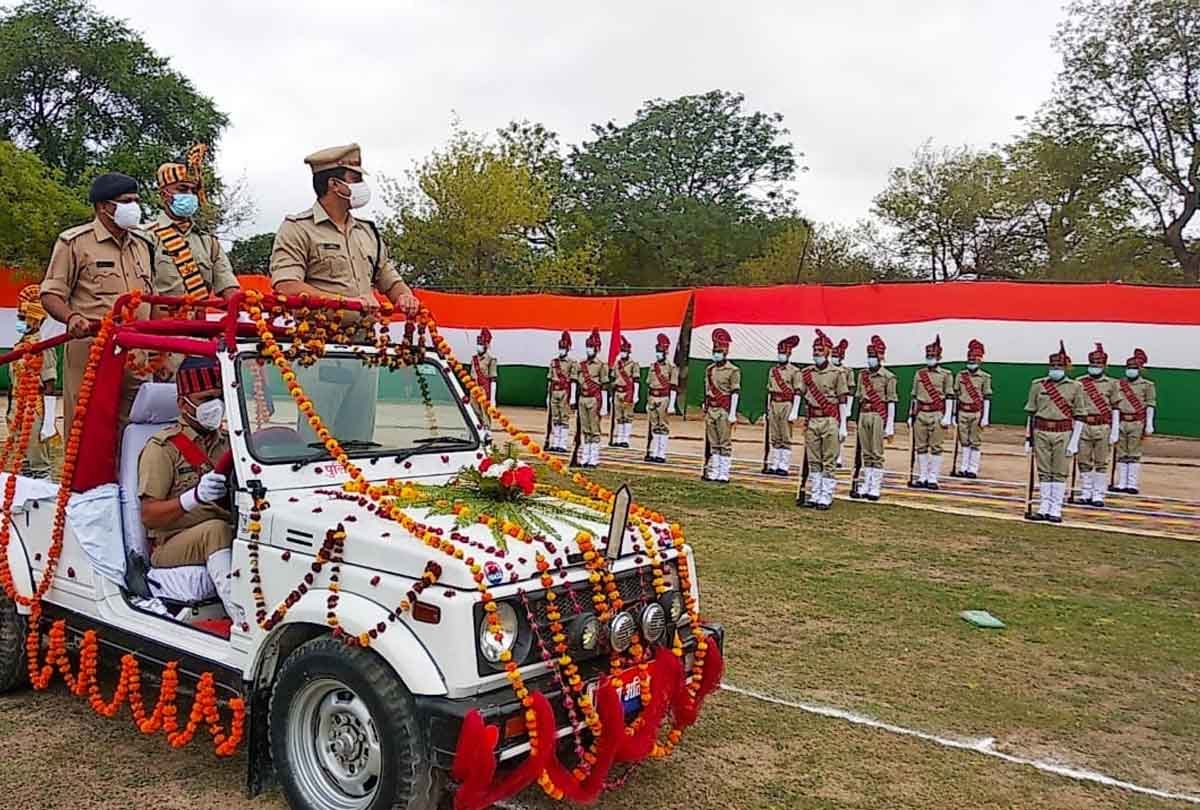 Banda: 177 recruits received uniforms amid thunderous applause at the grand convocation parade at the police line
