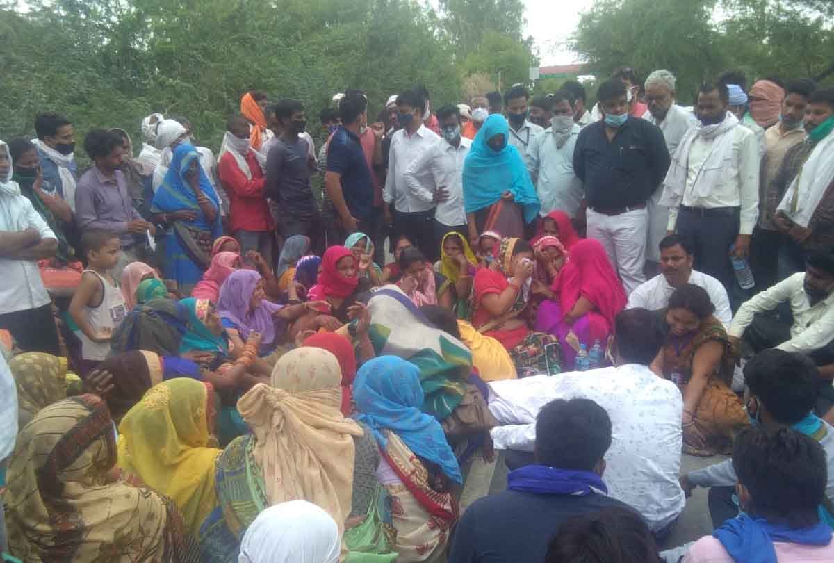 Five people died in a road accident, Family members are accused of murder