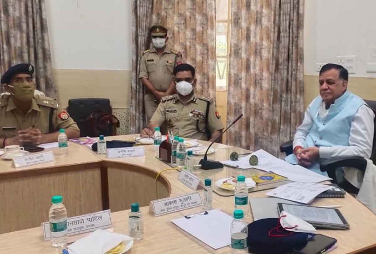 UP: Satish Mahana tweeted photo with police commissioner, SP spokesperson asked where mask, Mr. Minister