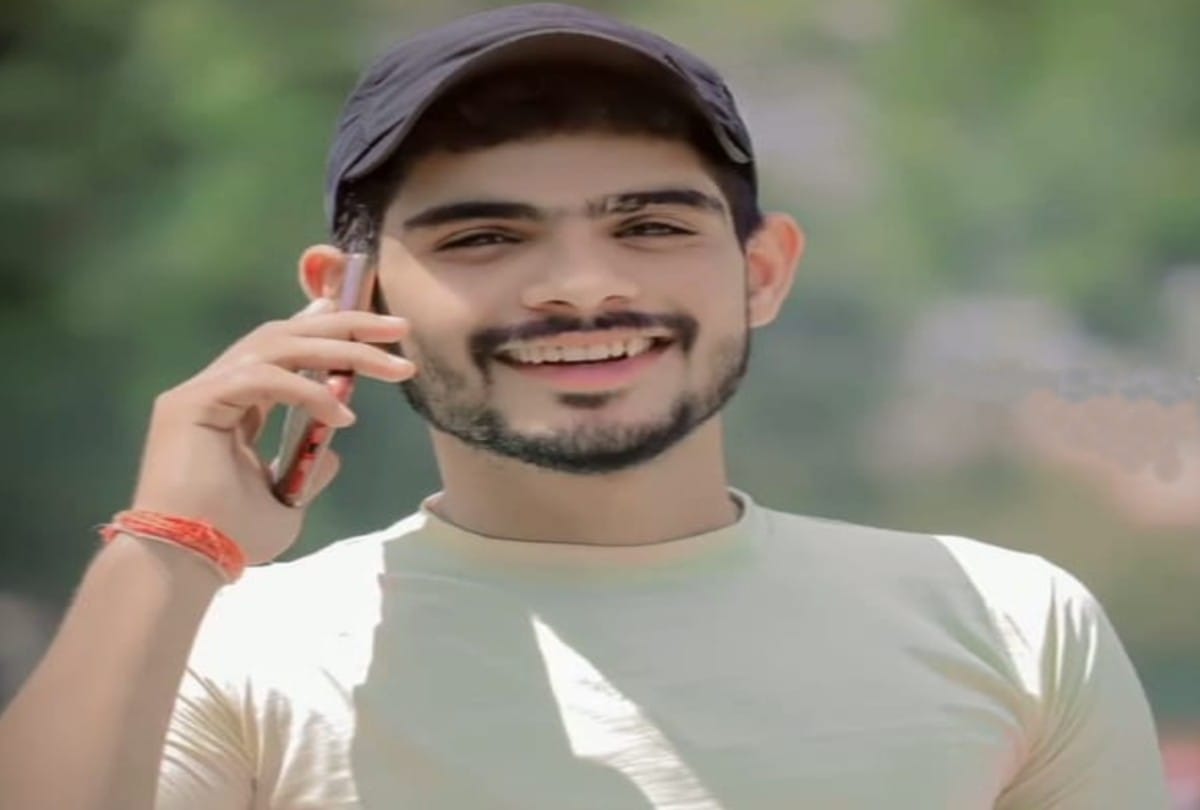 young man murdered outside the hospital in agra