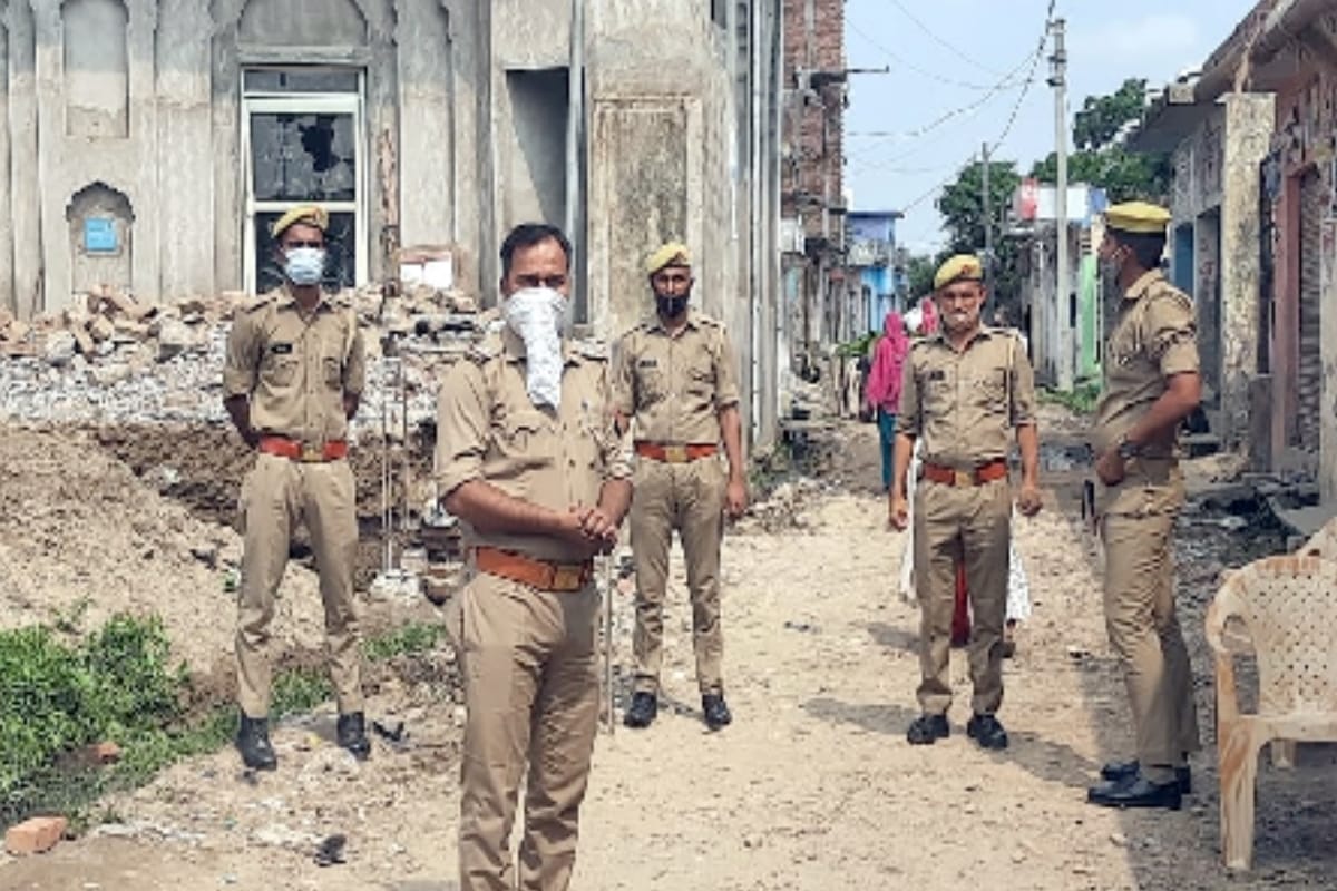 report against twelve after two injured for taking bath in front of a mosque in bijnor