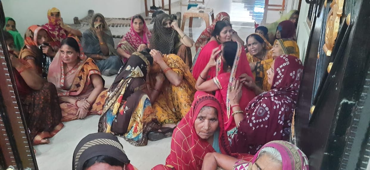Cousin sister died before sister marriage funeral after wedding in chandauli