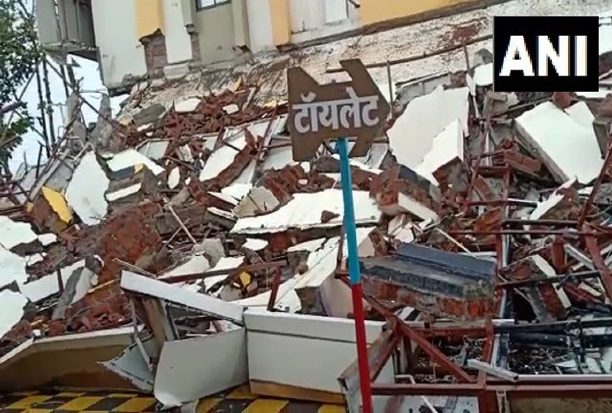 A portion of Ekta Hotel in Malegaon collapsed following moderate rain and storm