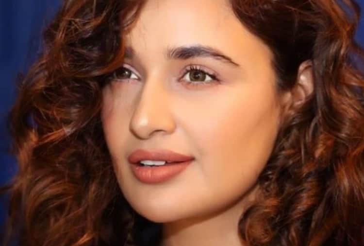 A Case registered against Actress Yuvika Chaudhary in Hansi Of Haryana