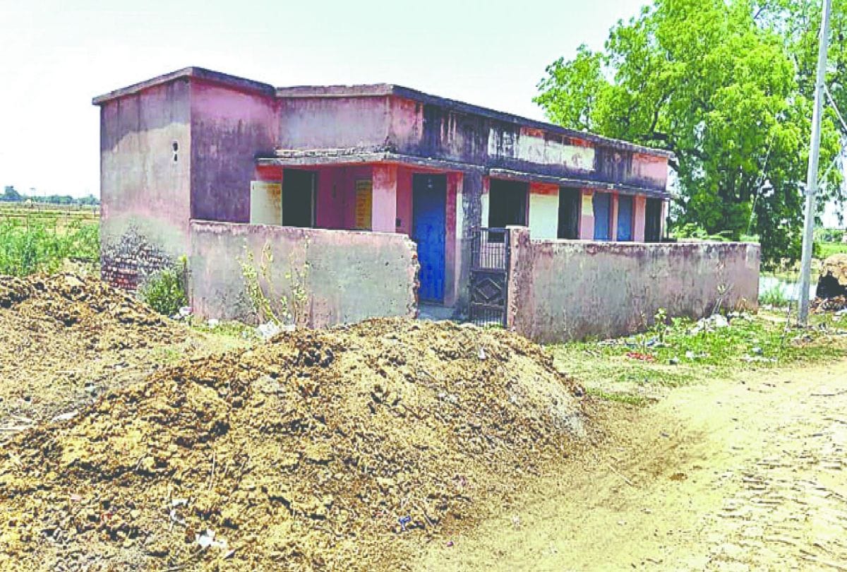 No health workers at health center pratap pura for four years in agra