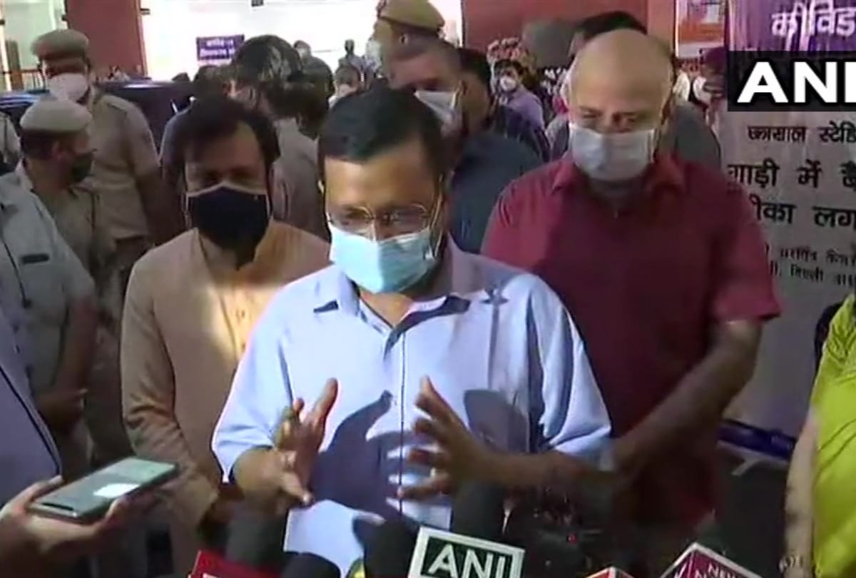 Delhi cm arvind kejriwal request centre to buy vaccines also tells around 900 new covid cases in last 24 hours