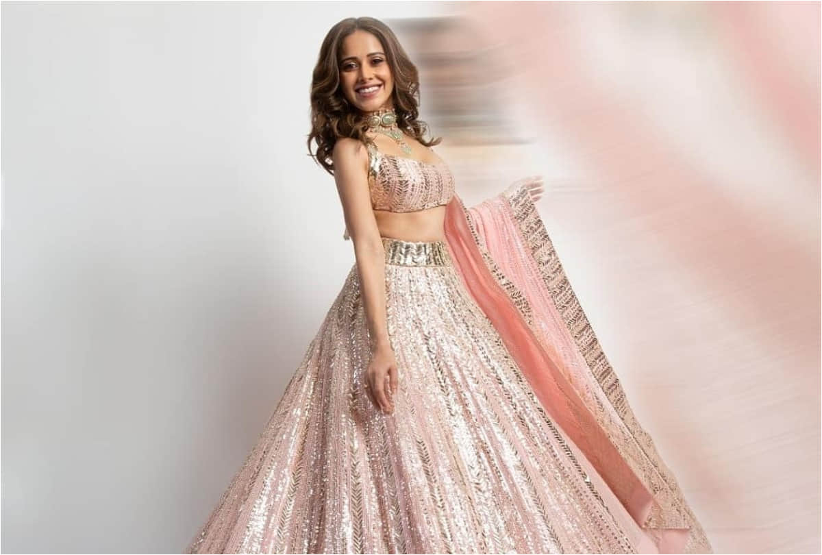 nushrat bharucha soft glam look in pink manish malhotra lehenga