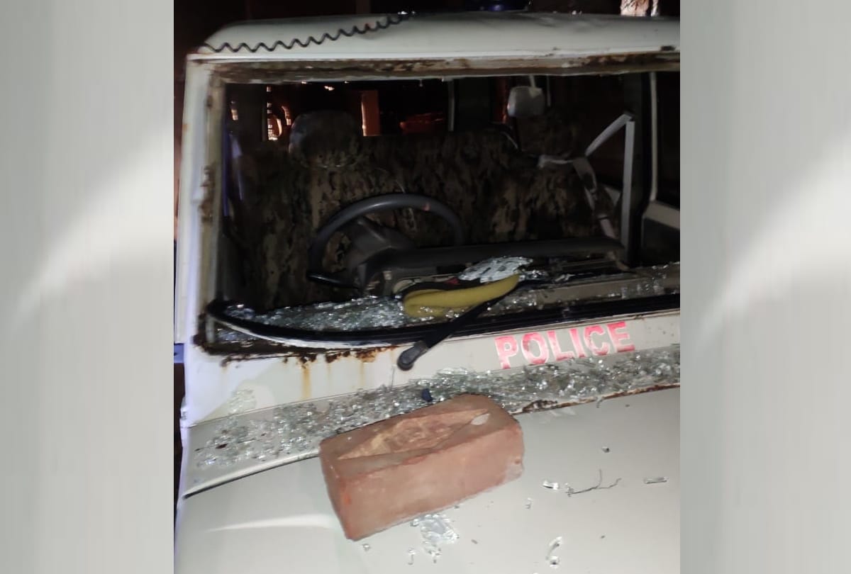 Police team attacked in Jagatpur thana kshetra in Raebareli.