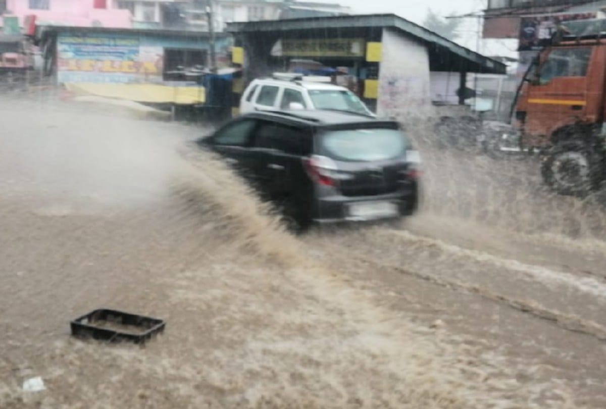 Madhya Pradesh: Pre-monsoon rains engulfed many parts, heavy rain in Indore, more than 20 trees uprooted