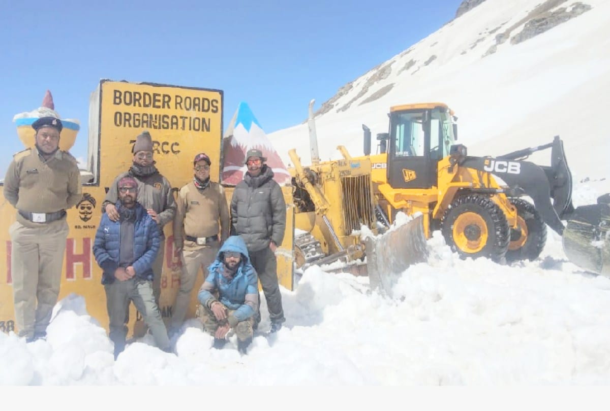 Rohtang Pass restored, businessmen wait for tourists