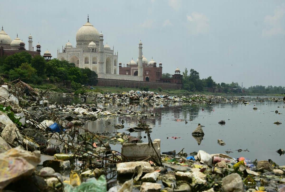 Pollution In Yamuna River Due To Sewer Drains In Agra