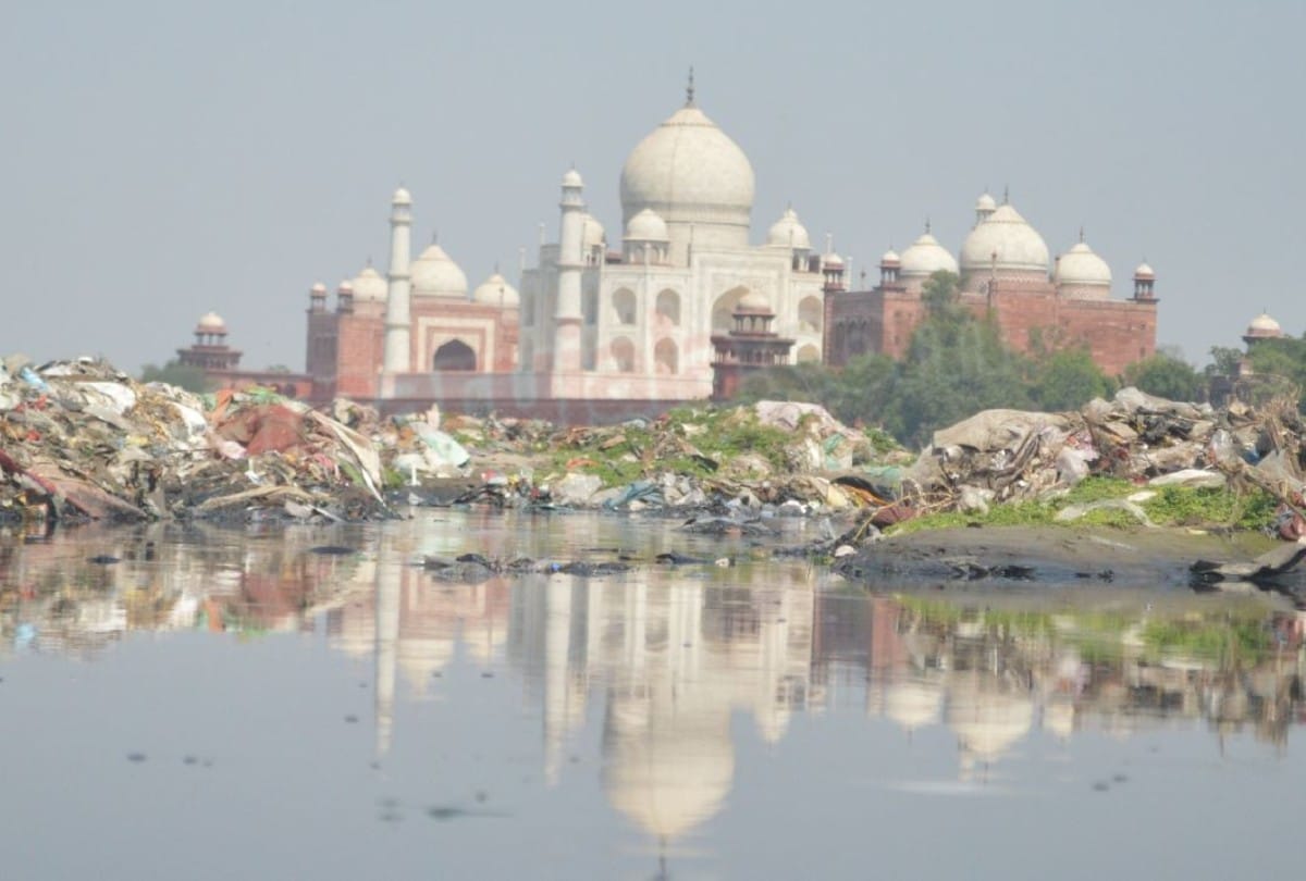 pollution level rises in yamuna river due to sewer drains in agra