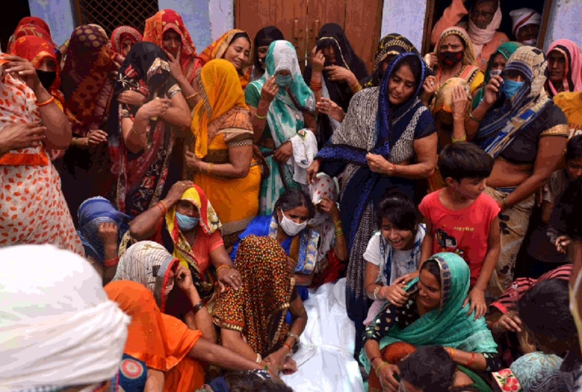 Aligarh news: Death toll in liquor tragedy crosses 50, administration busy in suppressing truth