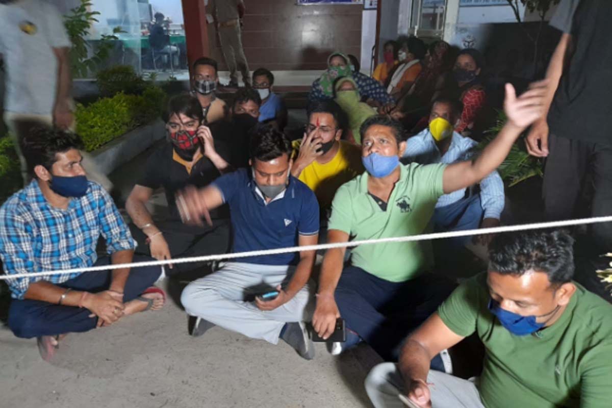 protest on Thana after beaten boy