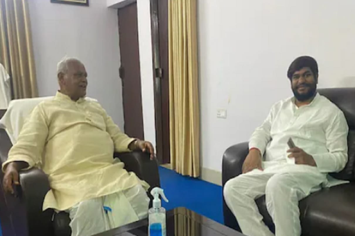 Bihar politics jitan ram manjhi meets minister mukesh sahni govt under pressure