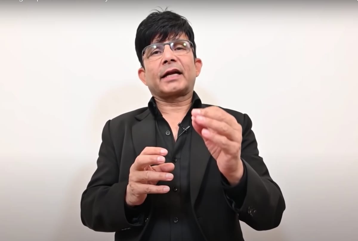Kamal Rashid Khan aka krk arrested by mumbai Police at Airport over his controversial tweet in 2020
