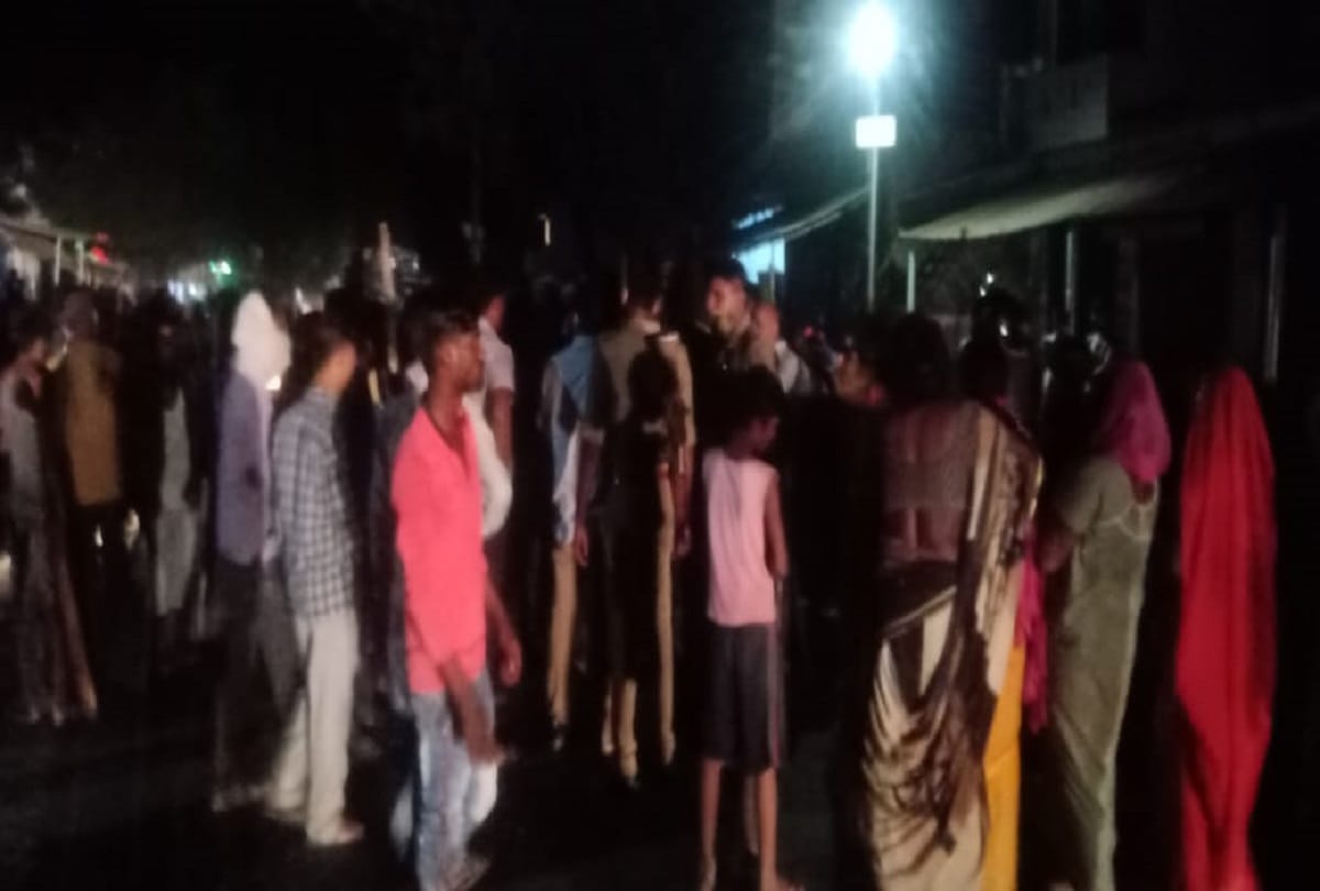 two youth First beaten with sticks and rod then trampled by pickup in azamgarh one killed people protest