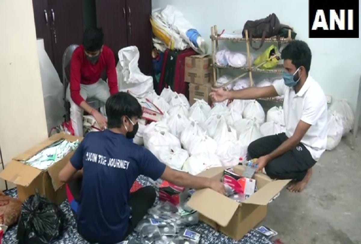 Rugby players providing oxygen cylinders and ration to needy people during corona pandemic