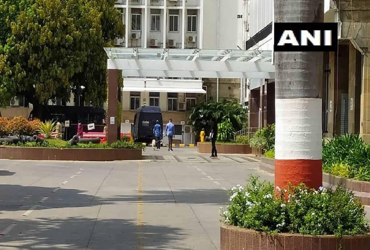 2 attempt suicide near Maharashtra secretariat in support of MSRTC employees stir