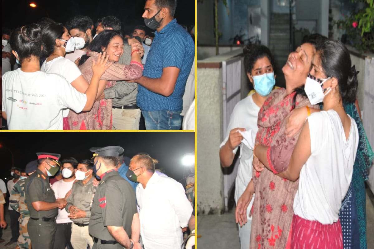 Martyr Captain Shreyansh Kashyap have cremated by father in Meerut and see photos
