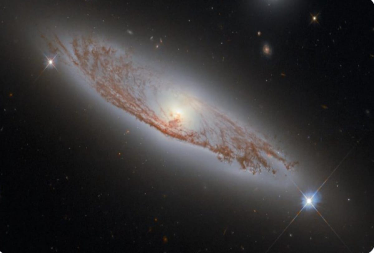 NASA Releases New Stunning Picture of Galaxy's Downtown