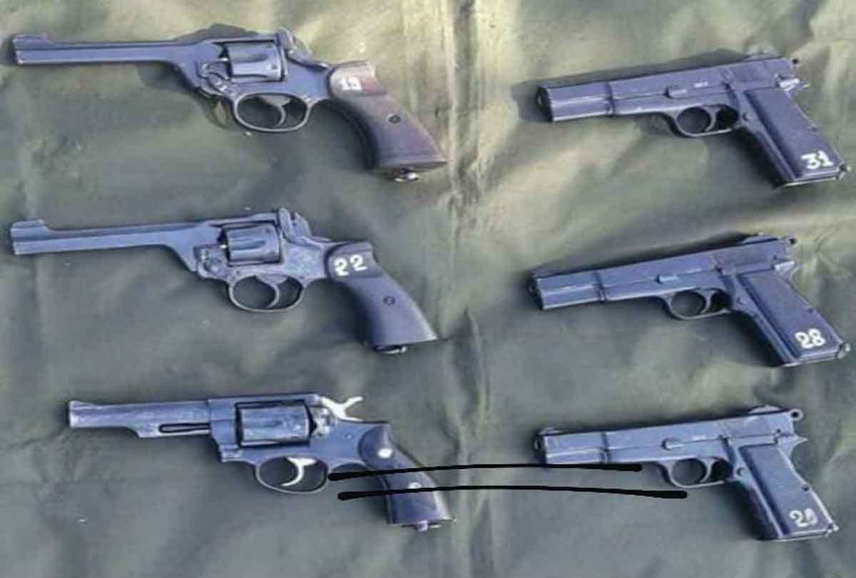leader of Hindu vahini sold revolver and pistol through social media