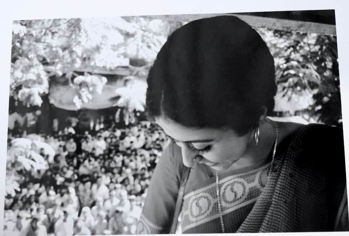 Ram Gopal Varma shared throwback photo of Urmila Matondkar from SATYA set said Unable to deal with new stardom post RANGEELA