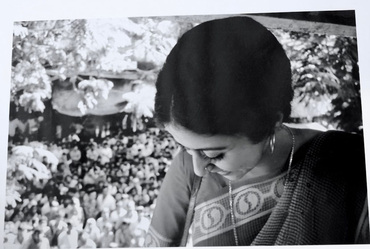Ram Gopal Varma shared throwback photo of Urmila Matondkar from SATYA set said Unable to deal with new stardom post RANGEELA
